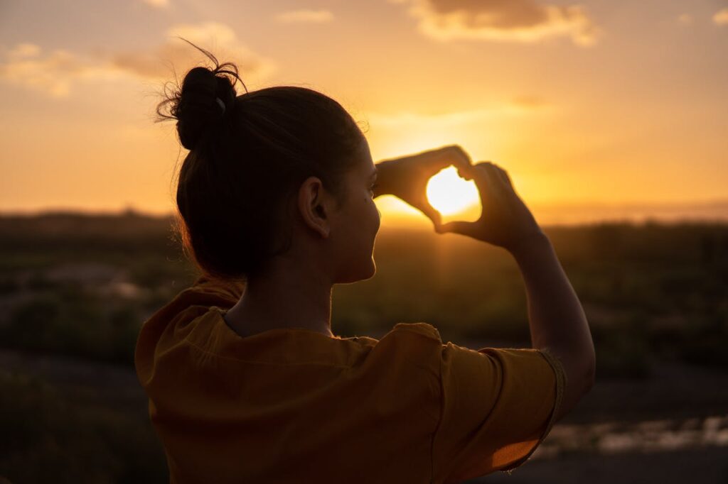 woman-doing-hand-heart-sign-1535244